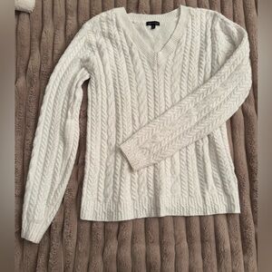 White Cable Knit V Neck Sweater Women’s Medium Violets & Roses